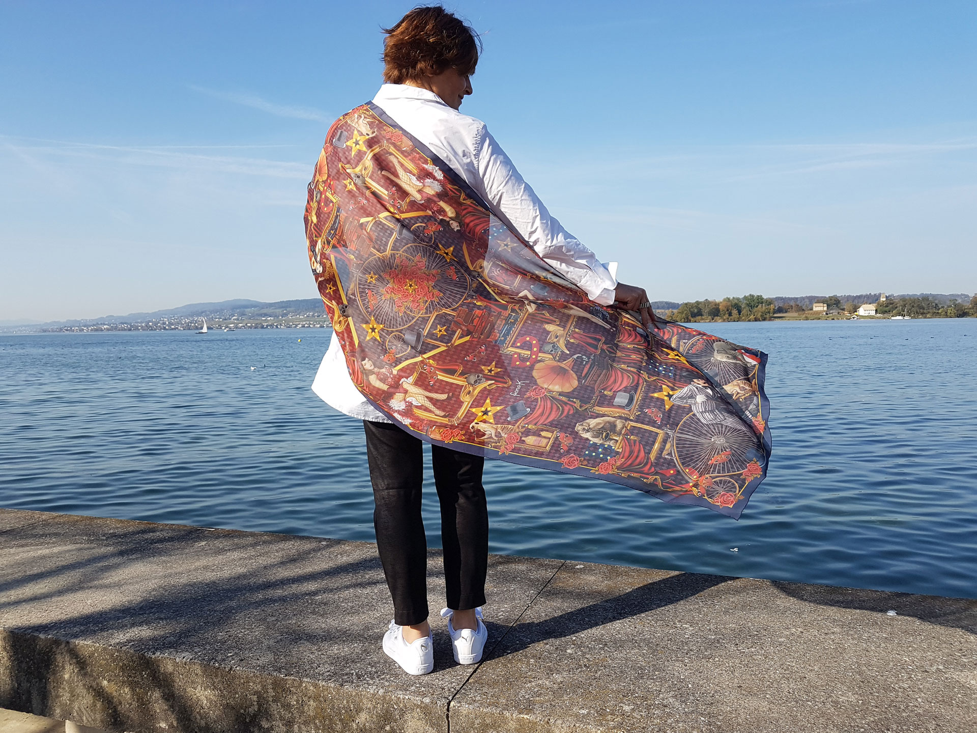 Zu unserem neuen Label Fiona-K. und seiner hübschen Macherin gibt es noch einiges zu erzählen …
